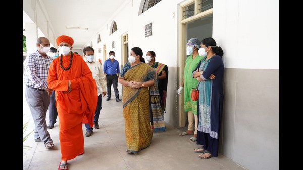 Chitradurga; Murugha Swamiji To Open Covid-19 Care Center For Poor People
