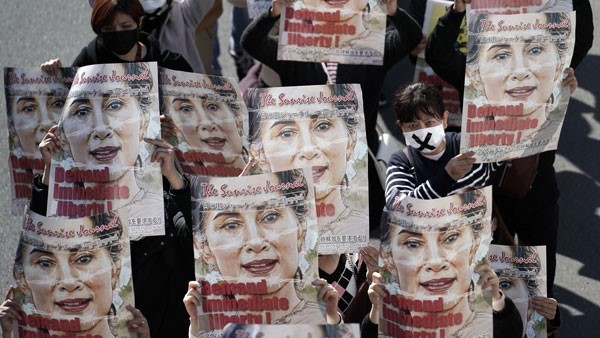 ಗಲ್ಲಿಗೂ ನುಗ್ಗಿದೆ ಮ್ಯಾನ್ಮಾರ್ ಸೇನೆ..!