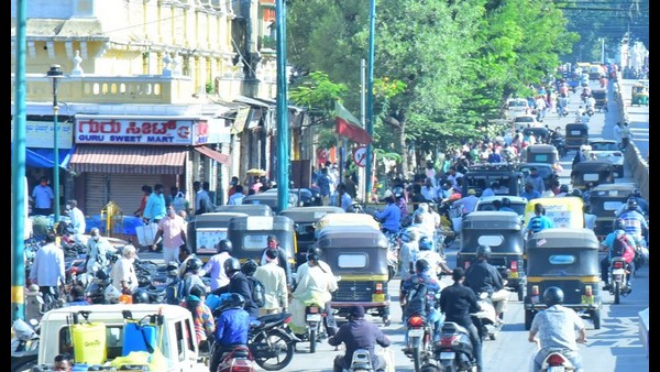  ಮುಗಿಬಿದ್ದಿದ್ದು ಬೇಸರದ ಸಂಗತಿ