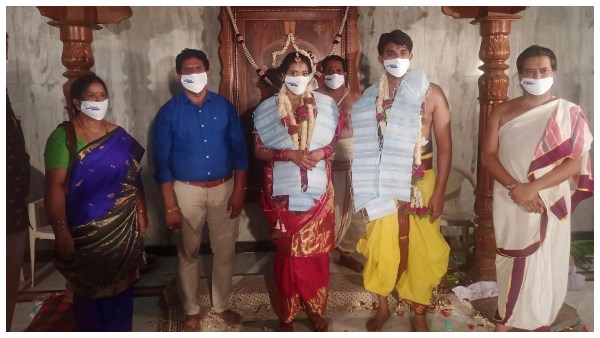 Mysuru: Bride And Groom Exchanged Garland Made Of Face Masks To Spread Awareness On Covid-19