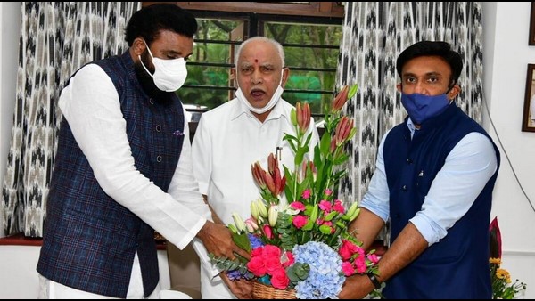 ರಾಮುಲುಗೆ ಆರಂಭದಲ್ಲಿ ಆರೋಗ್ಯ ಇಲಾಖೆಯ ಜವಾಬ್ದಾರಿಯನ್ನು ನೀಡಲಾಯಿತು ರಾಮುಲುಗೆ ಆರಂಭದಲ್ಲಿ ಆರೋಗ್ಯ ಇಲಾಖೆಯ ಜವಾಬ್ದಾರಿಯನ್ನು ನೀಡಲಾಯಿತು