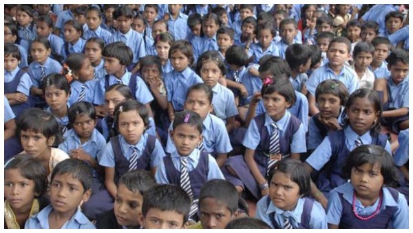 ಶ್ರೀಮಂತರಿಗೆ ಪರೀಕ್ಷೆ ಇಲ್ಲದೇ ಪಾಸು; ಬಡವರ ಮಕ್ಕಳು ? 