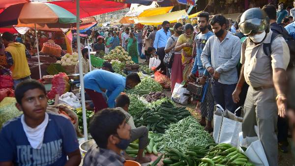 ರಸ್ತೆ ಬದಿ ವ್ಯಾಪಾರಿಗಳು