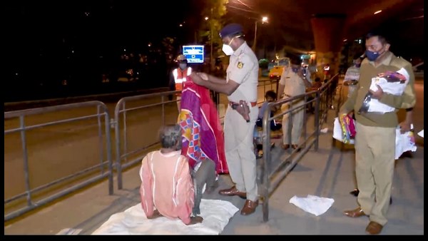 Humanity of police: Cops distributed bed sheets for Beggars in K.R. market