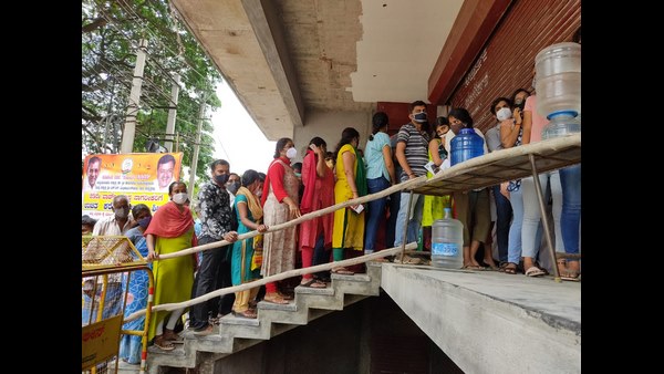 Lack Of Covid-19 Vaccines In Davanagere, Long Queues And Mismanagement At Centres