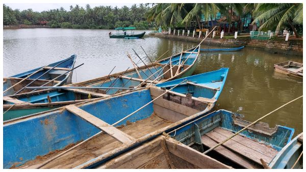 Mines Dept Officers attack on illegal sand mafia near Padutonse