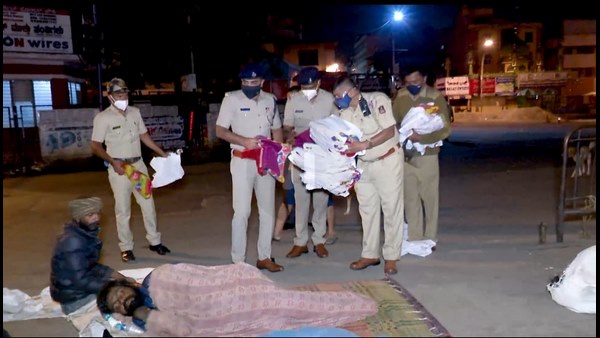Humanity of police: Cops distributed bed sheets for Beggars in K.R. market