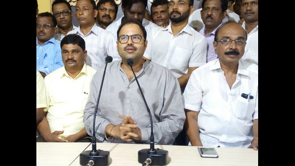 ತಾಯಿಗಾಗಿ ಸಾರ್ವಜನಿಕರಿಂದ ದೂರ ಉಳಿದೆ