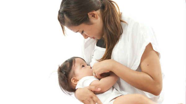 ಎದೆ ಹಾಲಿನಿಂದ ಸೋಂಕು ಹರಡಲ್ಲ ಎದೆ ಹಾಲಿನಿಂದ ಸೋಂಕು ಹರಡಲ್ಲ