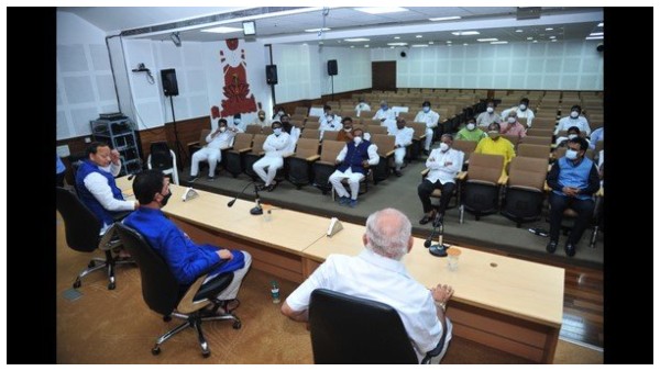  ಮೂರು ದಿನಗಳ ಕರ್ನಾಟಕ ಭೇಟಿಯ ವರದಿಯನ್ನು ಅರುಣ್ ಸಿಂಗ್ ಸಲ್ಲಿಕೆ