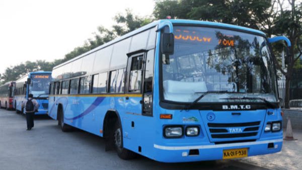 ಗುರುತಿನ ಚೀಟಿ ತೋರಿಸಬೇಕು