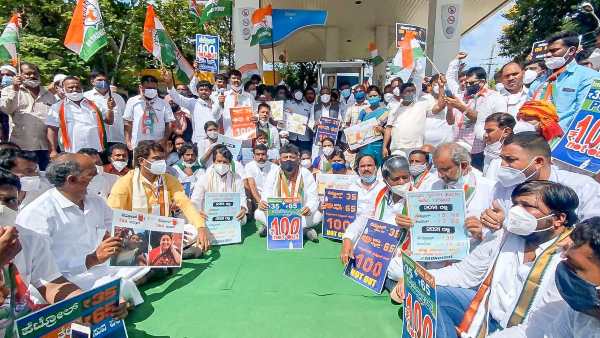 ನಾವೆಲ್ಲರೂ ಹೋರಾಡಬೇಕು ನಾವೆಲ್ಲರೂ ಹೋರಾಡಬೇಕು