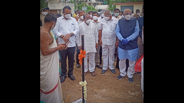 Davanagere: Officers Are Responsible If There Is A Loophole In Covid-19 Care Centers: Bhairati Basavaraj