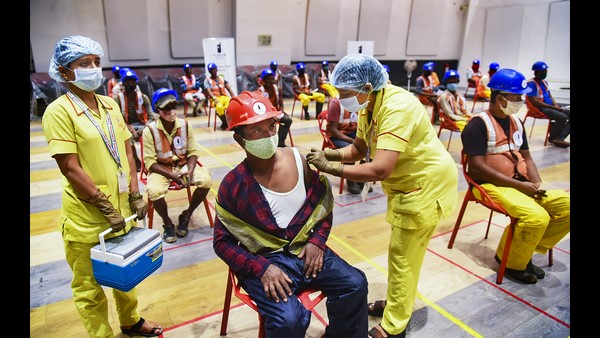 ಆರೋಗ್ಯ ಸಿಬ್ಬಂದಿ ಮತ್ತು ಕಾರ್ಮಿಕರು, ಹಿರಿಯರಿಗೆ ಲಸಿಕೆ ಆರೋಗ್ಯ ಸಿಬ್ಬಂದಿ ಮತ್ತು ಕಾರ್ಮಿಕರು, ಹಿರಿಯರಿಗೆ ಲಸಿಕೆ