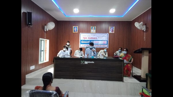  ಆಯಕಟ್ಟಿನ ಜಾಗಗಳಲ್ಲಿ ಇದ್ದ ಸಾಮ್ರಾಜ್ಯ ನಿಷ್ಠರನ್ನು ಒಬ್ಬೊಬ್ಬರಾಗಿ ಹೊರನೂಕುತ್ತಾನೆ