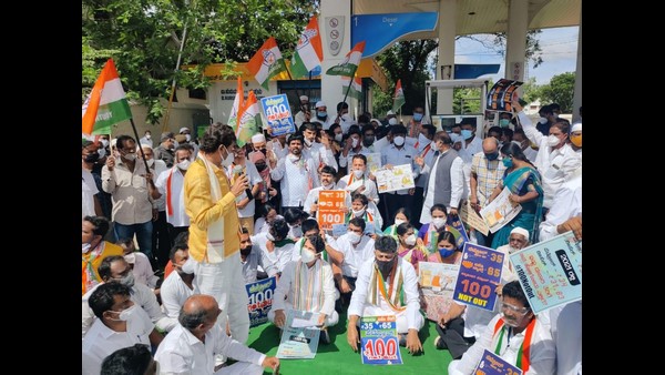 Chitradurga: KPCC President DK Shivakumar Protest Against Fuel Price Hike