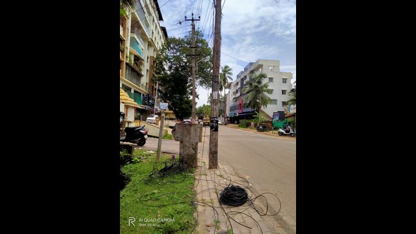 ಮುನ್ಸೂಚನೆ ನೀಡದೆ ವೈರ್‌ಗಳನ್ನು ತುಂಡು ಮಾಡಿದ್ದಾರೆ