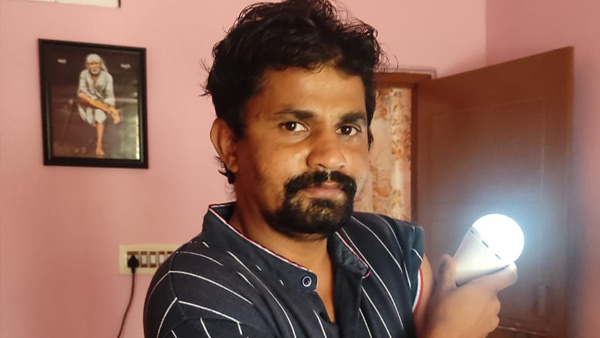 Fact-Check: The LED Bulb Doesn’t Just Glow at COVID-19 Vaccinated arm 