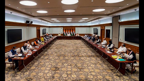 ಗಡಿ ನಿರ್ಣಯ ಬೆನ್ನಲ್ಲೇ ಚುನಾವಣೆಗೆ ಮುಹೂರ್ತ 