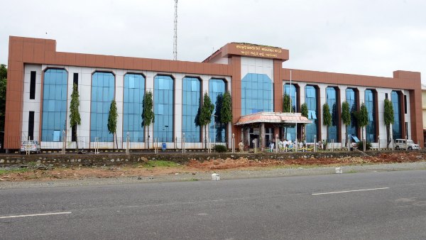 ಜಿಲ್ಲಾಧಿಕಾರಿಗಳು ಹೇಳುವುದೇನು? ಜಿಲ್ಲಾಧಿಕಾರಿಗಳು ಹೇಳುವುದೇನು?