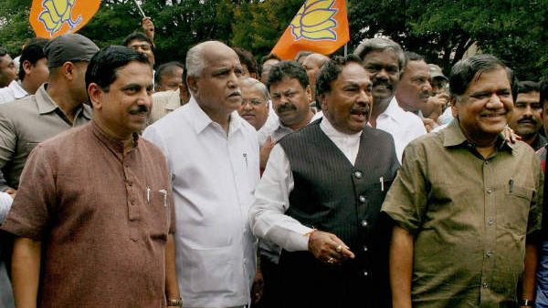 ಅಸಹಾಯಕರಾಗಿದ್ದಾರಾ ಮುಖ್ಯಮಂತ್ರಿ?