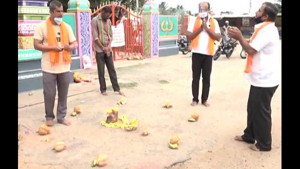 Mandya: CM Yediyurappa Fans Offered Special Pooja to Continue Him As CM