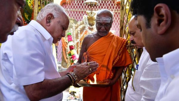 ಅರ್ಚಕರು, ಆಶಾ ಕಾರ್ಯಕರ್ತೆಯರು