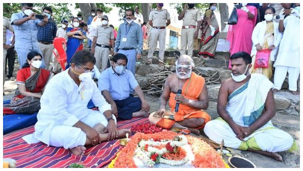 Karnataka: Uncollected Ashes of 1000 Covid-19 Victims to be immersed as per customs today; R Ashok