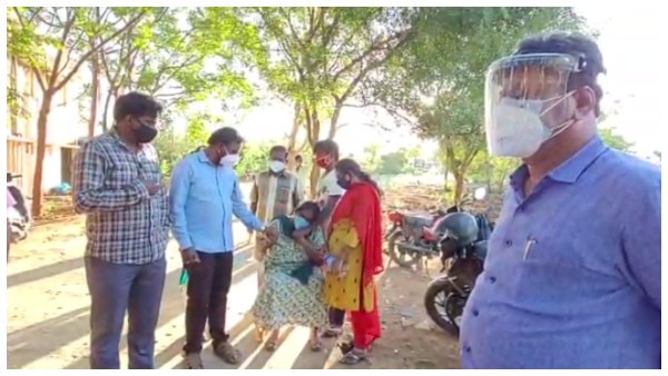 Davanagere: Honnali MLA Renukacharya Performs Last Rites Of Man Who Died of Covid-19
