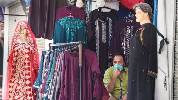 ಹೋಟೆಲ್‌ಗಳಲ್ಲಿ ಕುಳಿತು ತಿನ್ನಲು ಅವಕಾಶ