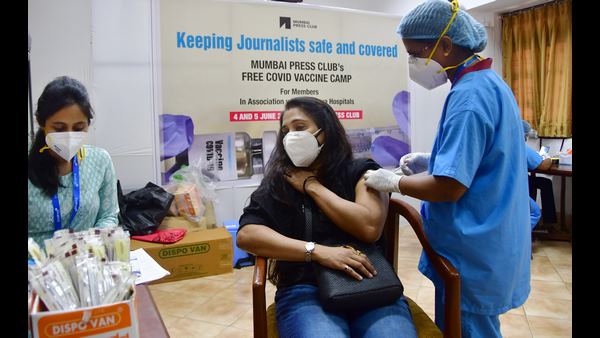 ಆರೋಗ್ಯ ಸಿಬ್ಬಂದಿ ಮತ್ತು ಕಾರ್ಮಿಕರು, ಹಿರಿಯರಿಗೆ ಲಸಿಕೆ 