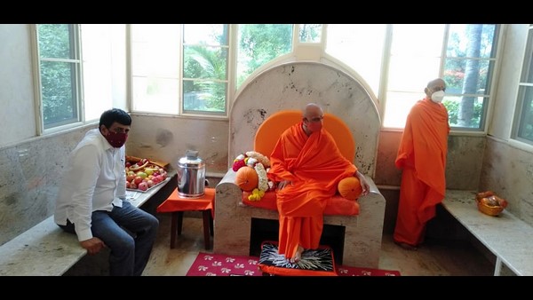 ಅಚ್ಚರಿ ಮೂಡಿಸಿದ ಯೋಗೇಶ್ವರ್ ಮಠಗಳ ಭೇಟಿ