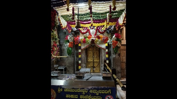 Mysuru: Simple Ritual At Chamundi Hill On Ashada Fridays