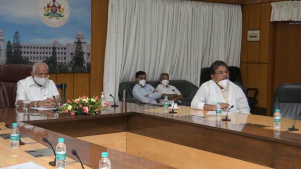 Chief Minister Yediyurappa Video conference with commissioners of the rain-affected districts