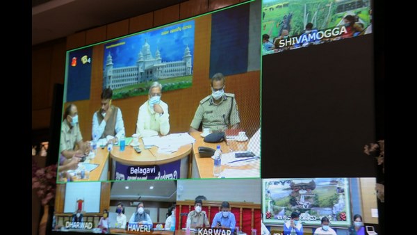 Chief Minister Yediyurappa Video conference with commissioners of the rain-affected districts