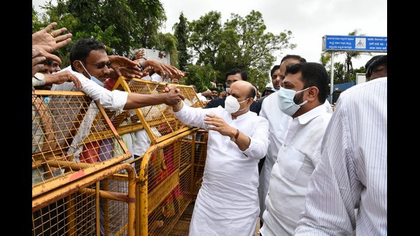 ಹುಬ್ಬಳ್ಳಿ ನನಗೆ ಅತ್ಯಂತ ಪ್ರೀತಿಯ ಊರು ಹುಬ್ಬಳ್ಳಿ ನನಗೆ ಅತ್ಯಂತ ಪ್ರೀತಿಯ ಊರು