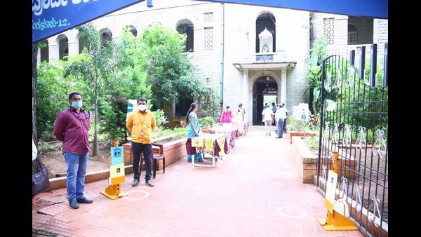 ಪರೀಕ್ಷಾ ಕೇಂದ್ರ, ಆವರಣ ಸ್ಯಾನಿಟೈಸ್