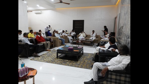 ಅವರು ಕೇಳಿದಾಗ ಚಪ್ಪಾಳೆ ತಟ್ಟಿದ್ದೇವೆ!