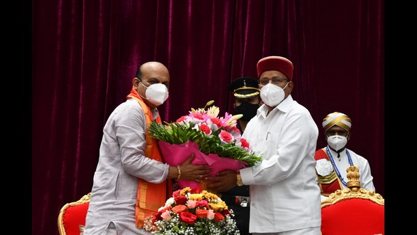  ದೇವರ ಹೆಸರಿನಲ್ಲಿ ಪ್ರಮಾಣವಚನ ಸ್ವೀಕರಿಸಿರುವ ಬಸವರಾಜ ಬೊಮ್ಮಾಯಿ