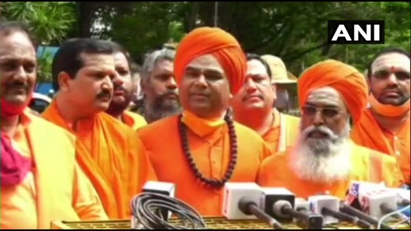  ಯಡಿಯೂರಪ್ಪ ಎಂಡ್ ಟೀಂ ಸೈಲೆಂಟ್, ಧರ್ಮಗುರುಗಳು ಮಾತ್ರ ವೈಲೆಂಟ್ 