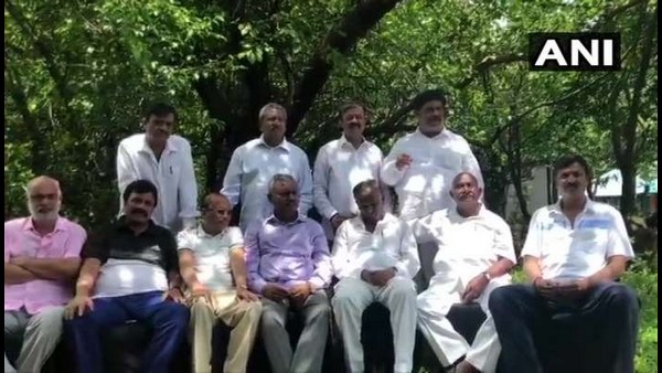  ಮಾಜಿ ಆಗಿರುವ ಸಚಿವರುಗಳಲ್ಲಿ ಕೆಲವರಿಗಂತೂ ಅಧಿಕಾರ ತಪ್ಪುವುದು ನಿಶ್ಚಿತ