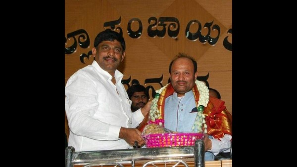  ಪಕ್ಷದಲ್ಲಿ ಗುಂಪುಗಾರಿಕೆ ಸೃಷ್ಟಿ