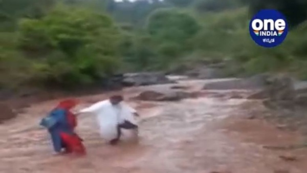 Two Health Workers Crossed River To Give Covid-19 Vaccine To Jammu Kashmir Villagers Two Health Workers Crossed River To Give Covid-19 Vaccine To Jammu Kashmir Villagers