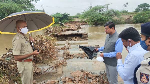 ಉಕ್ಕಿಹರಿಯುತ್ತಿದೆ ತುಂಗಭದ್ರಾ