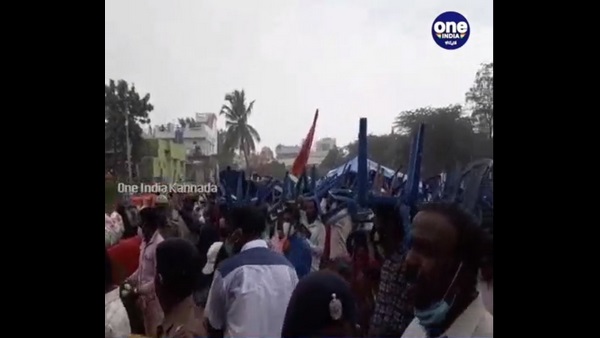 Video: KPCC President DK Shivakumar Speech amid Heavy Rain At Chikkaballapur 