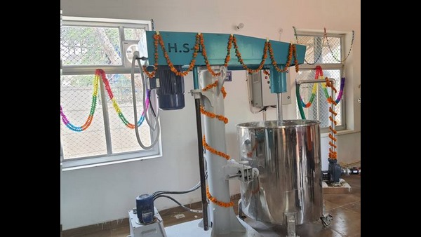 MSME Minister Nitin Gadkari Becomes “Brand Ambassador” of Khadi Prakritk Paint 