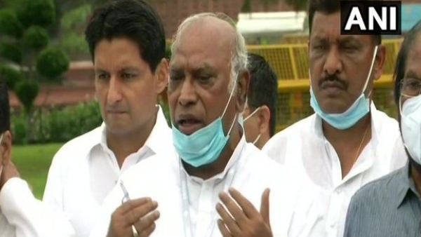 Centre Acting In Dictatorial Manner Alleges Mallikarjun Kharge Over Pegasus Issue Centre Acting In Dictatorial Manner Alleges Mallikarjun Kharge Over Pegasus Issue