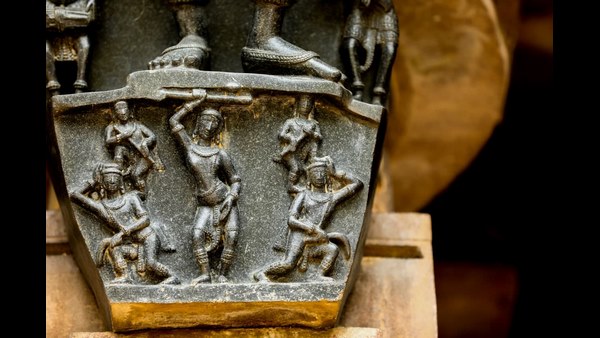 ದೇವರಿಗೆ ಆಭರಣ ಏಕೆ ನೀಡುತ್ತಾರೆ? ದೇವರಿಗೆ ಆಭರಣ ಏಕೆ ನೀಡುತ್ತಾರೆ?