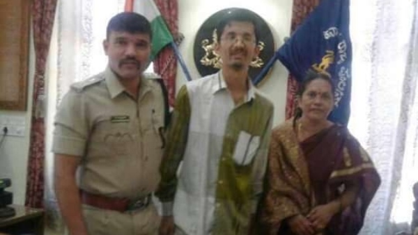 ಸೆಲ್ಫಿ ತೋರಿಸಿ ನಂಬಿಸಿದ್ದ ಅರ್ಚಕ ಸೆಲ್ಫಿ ತೋರಿಸಿ ನಂಬಿಸಿದ್ದ ಅರ್ಚಕ