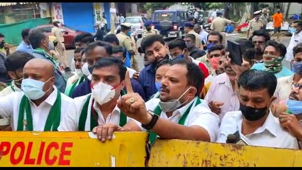  JDS Workers Protest infront of Producer Rockline Venkatesh Residence in Bengaluru
